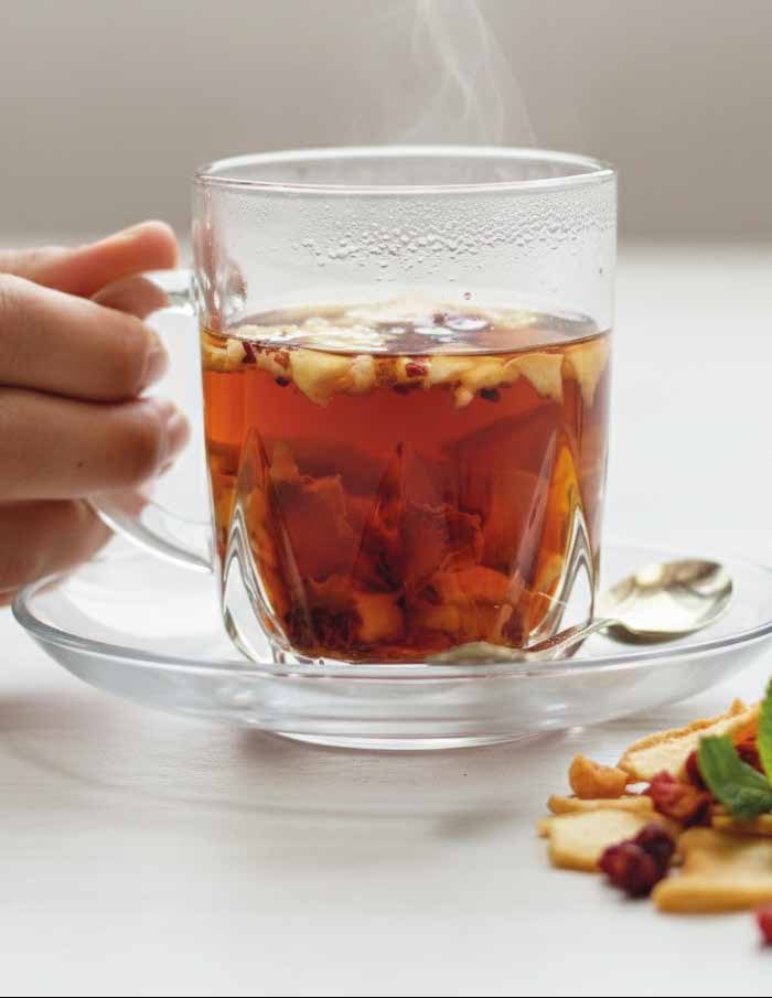 Aromática de frutas en taza de vidrio